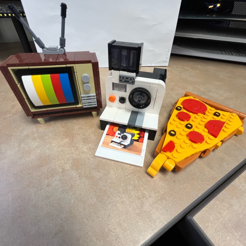 Max Build More bricks by Zuru Retro Trifecta TV, Camera, and Pizza Set
